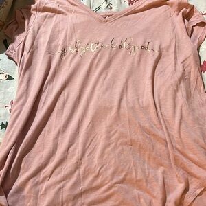 Cute tshirt that says , “Girl Gotta look good “